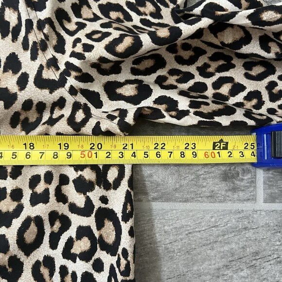 Chico’s Women’s Leopard Print Button Down Shirt Long Sleeve Size 2 Large Career - Picture 4 of 6